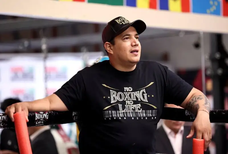 كانەلونىڭ باپكەرى گولوۆكينمەن بولاتىن كەزدەسۋگە قاتىستى مالىمدەمە جاسادى