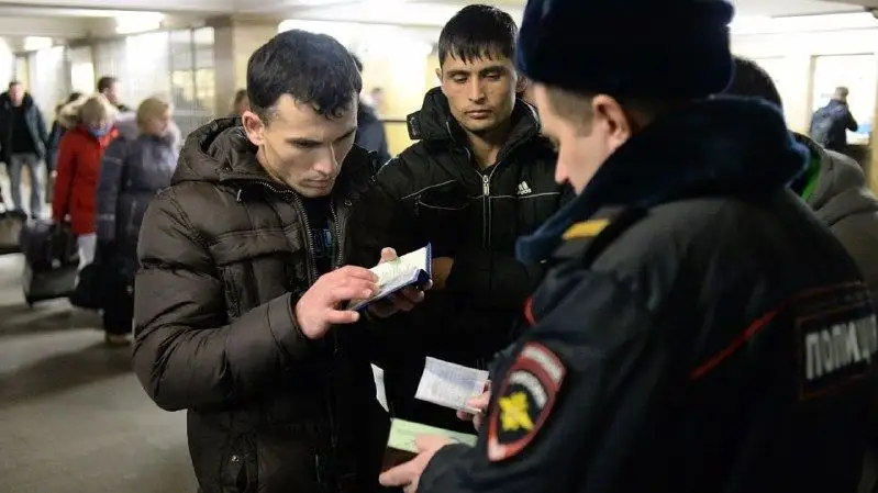 Россияга ташриф буюрган Ўзбекистон фуқаролари 15 кун ичида рўйхатдан ўтишлари керак