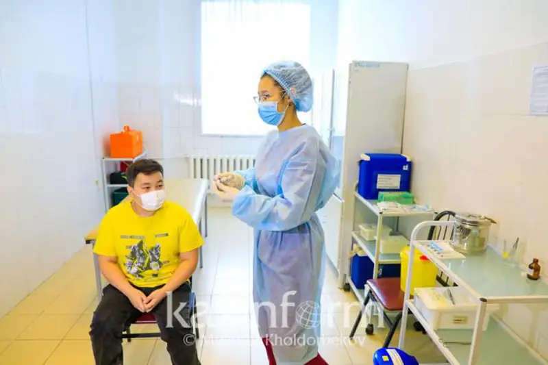 Почти 757 тыс. подростков полностью вакцинировались Pfizer в Казахстане