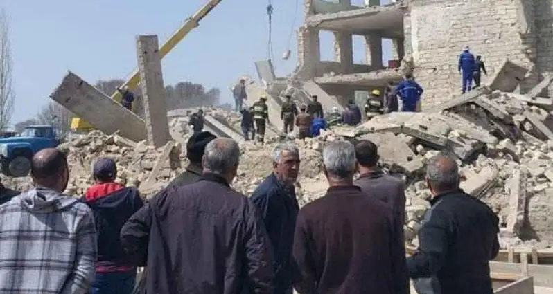 Озарбайжонда мактаб қулаши оқибатида уч киши ҳалок бўлди