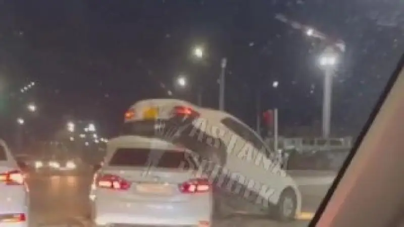 نۇر-سۇلتاندا ەرەكشە جول اپاتى ۆيدەوعا ءتۇسىپ قالعان