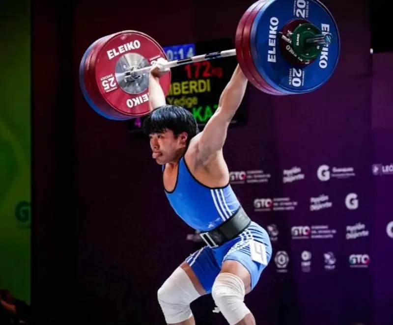 Қозоғистонлик оғир атлетикачи жаҳон рекордини ўрнатиб, жаҳон чемпионатида олтин медални қўлга киритди