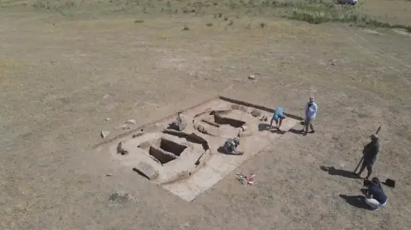 اباي وبلىسىنان ەرتە قولا ءداۋىرىنىڭ ەسكەرتكىشتەرى تابىلدى