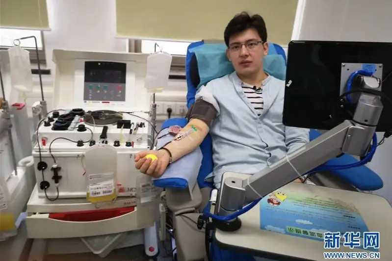 Пандаман атанған қазақ жігіті Хайнанда Қытай төрағасы Си Цзиньпинмен кездесті