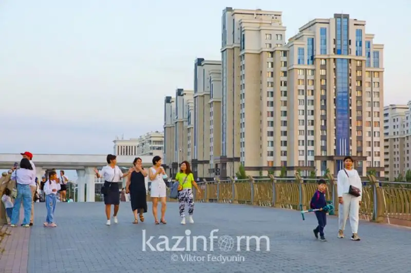 Жителей Нур-Султана призвали не посещать места массового скопления людей