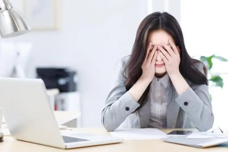 پسيحولوگ كەڭەسى. 30-40 جاس ارالىعىنداعىلار نەگە ۇنەمى شارشاپ جۇرەدى؟