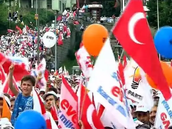 تۇركيادا پرەزيدەنتتىككە ۇمىتكەرلەر ءبىر-بىرىنەن اسىپ تۇسەتىن ۋادەلەر ايتتى