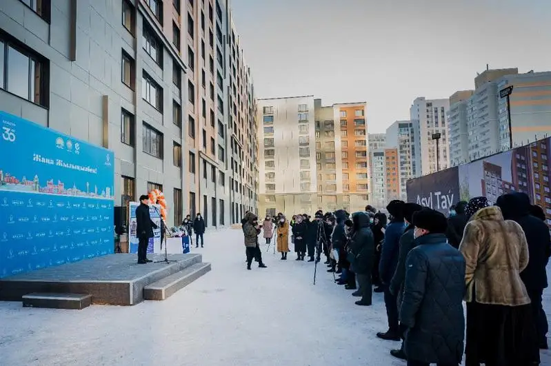 В столице снесли аварийный долгострой и построили новый ЖК