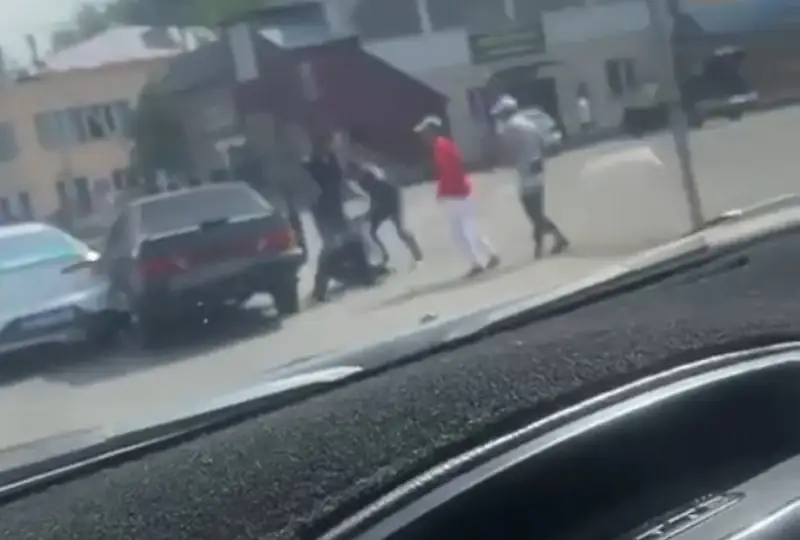 ۇزىناعاشتاعى اتىستان ەكى ادام جارالانىپ، بىرەۋى كوز جۇمدى