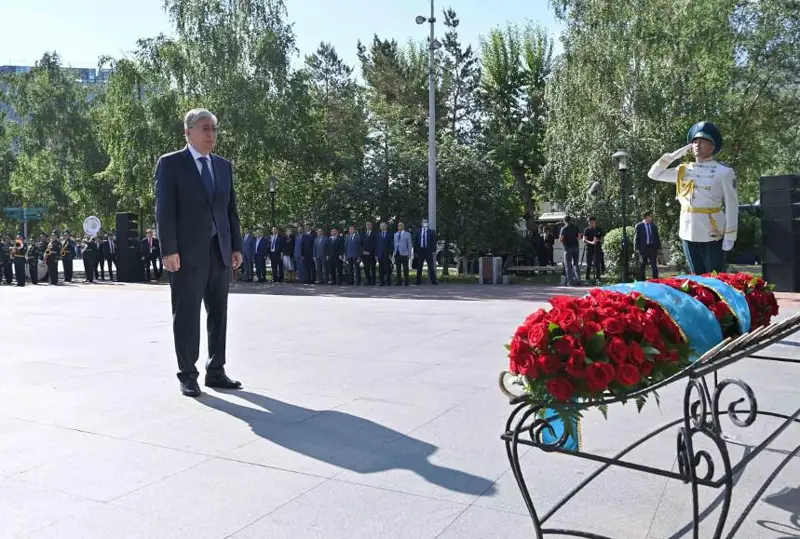 توقايەۆ ساياسي قۋعىن-سۇرگىن جانە اشارشىلىق قۇرباندارىنىڭ رۋحىنا تاعزىم ەتتى