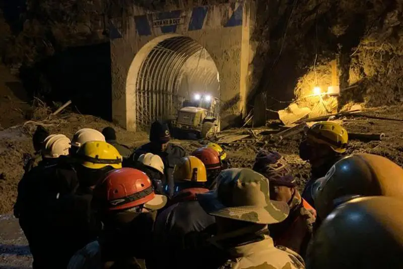 Ҳиндистон шимолида муз кўчиши оқибатида 26 киши қурбон бўлди