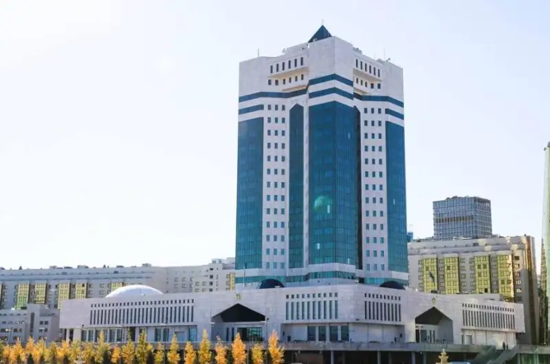 哈萨克斯坦将用从贪污犯处追回的赃款修建72所学校