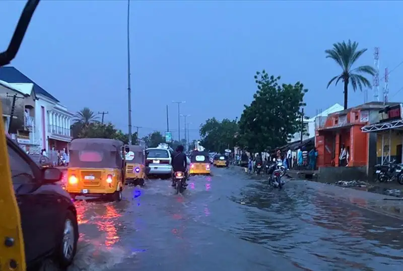 Нигерияда сув тошқинлари қурбонлари сони 24 кишига етди