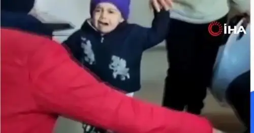 تۇركيادا امان قالعان اكەسى مەن قىزىنىڭ كەزدەسۋى جۇرتتى جىلاتتى - ۆيدەو