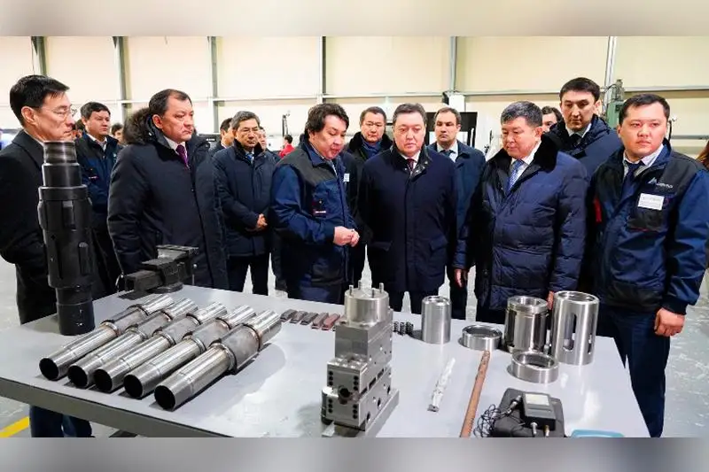 马明对卡沙甘油田进行工作视察