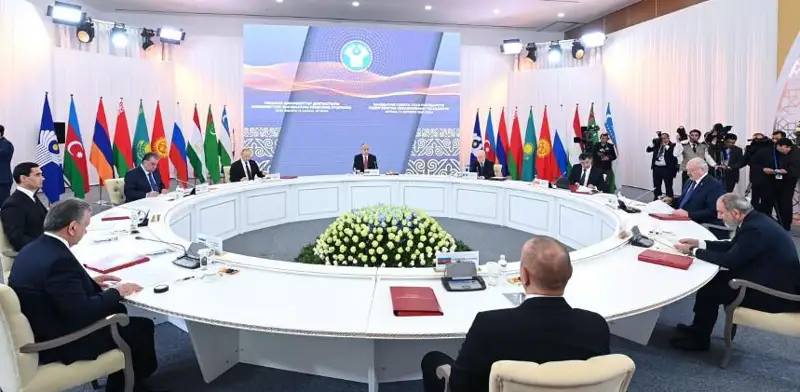 Toqaev: Jańa táýekelder men qaýipterge den qoıý úshin aldyn alý sharalaryn jedel ázirleý qajet