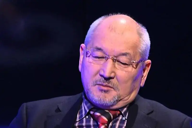 كەڭەس ۇكىمەتى كەزىندە ءتۇرىمىز - قازاق، ءوزىمىز ورىس بولدىق - تالاس وماربەكوۆ، پروفەسسور