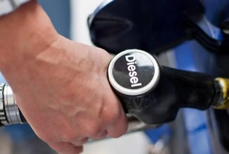 Қозоғистонлик фермерлар дизель ёқилғиси литрини 200 тенгедан сотиб олишади