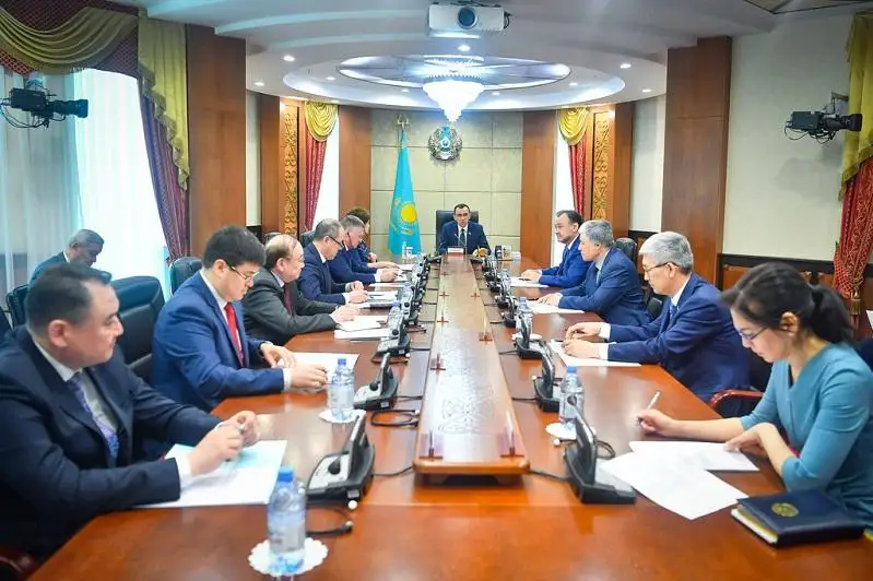 Qoǵam pikirin eleýsiz qaldyrýǵa bolmaıdy – Áshimbaev kıberbýllıngke qarsy qujat týraly