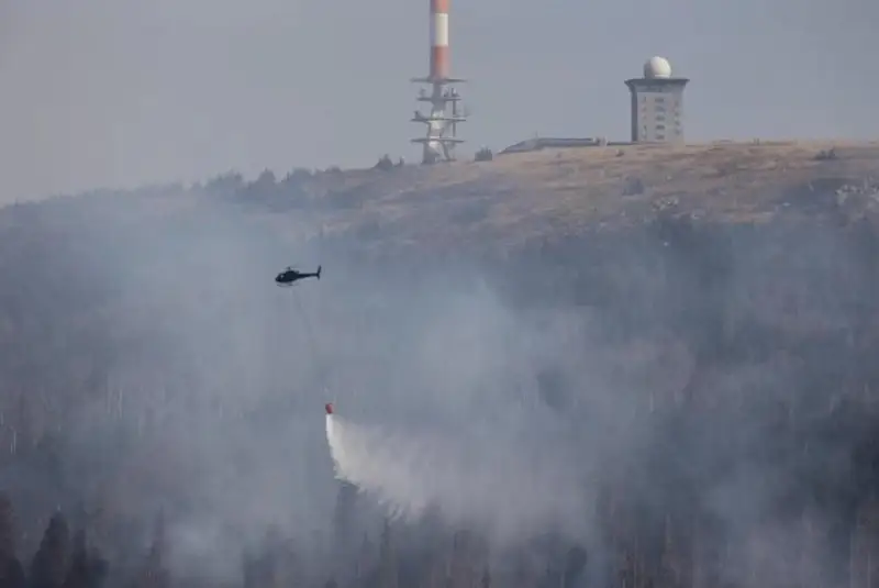 Германия шимолидаги ўрмон ёнғинини ўчиришга 300 га яқин ўт ўчирувчи жалб этилди