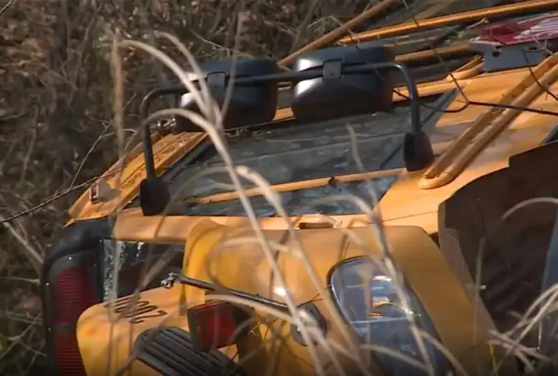 АҚШда мактаб автобуси ҳалокатга учради, 18 нафар бола жароҳат олди