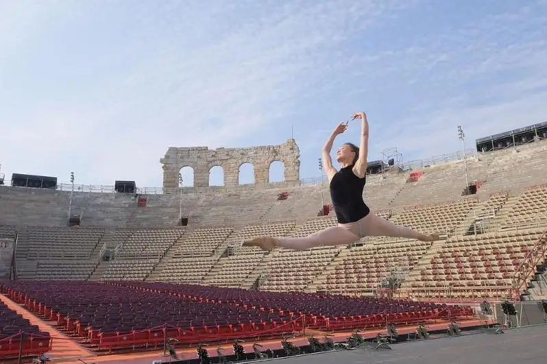 Нур-Султанлик прима балеринаси  Рим очиқ осмон ости амфитеатрида чиқиш қилди