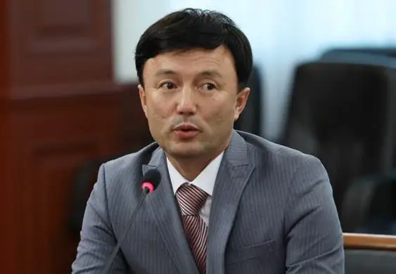 ديماشتىڭ اكەسى قانات ايتبايەۆ وتاندىق فيلمدەردى سىنعا الدى