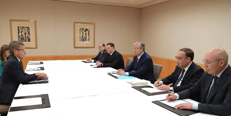 托卡耶夫总统会见欧亚集团创始人布雷默