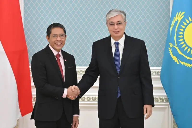 国家元首会见新加坡代表团