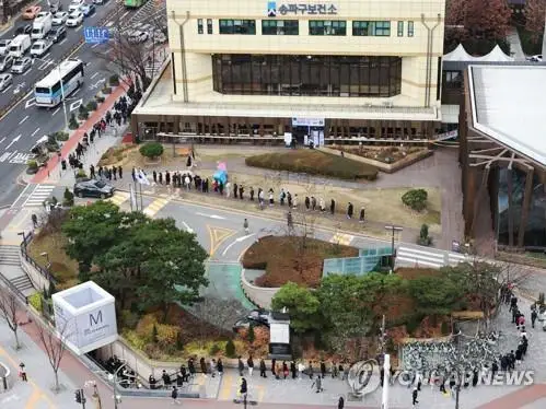 Жанубий Кореяда вирусни юқтирганлар сони 500 мингдан ошди