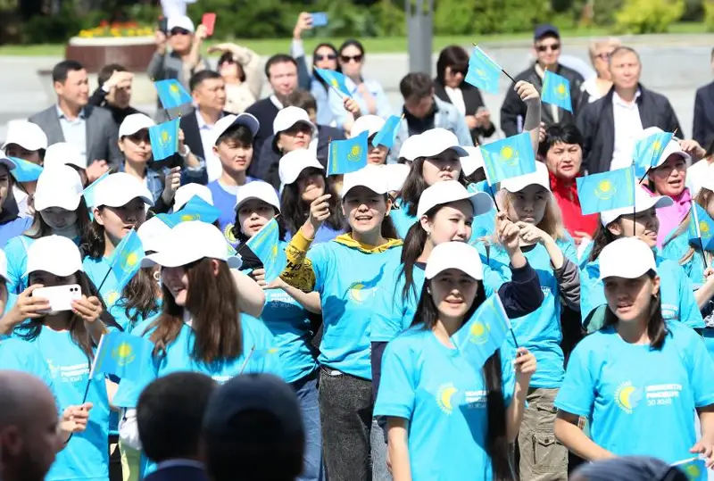 Более 500 алматинцев исполнили гимн Казахстана