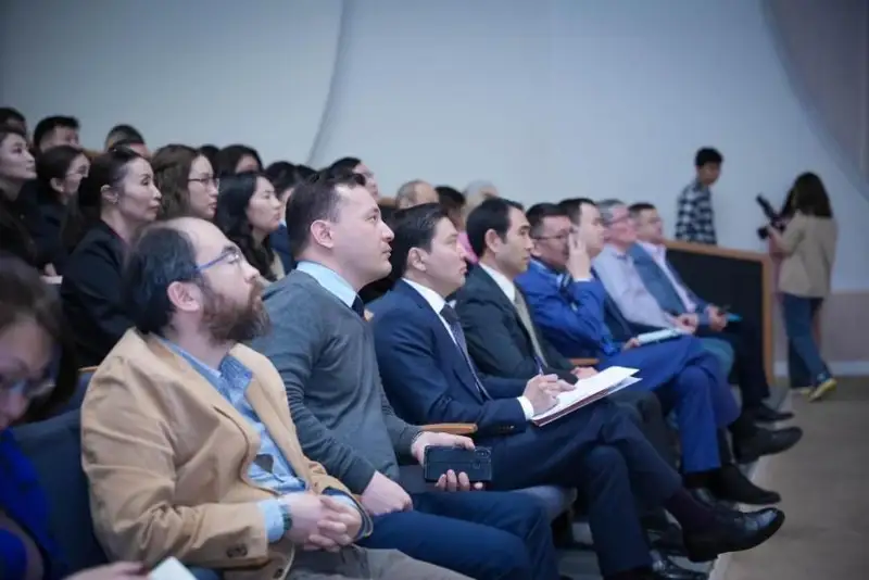 哈萨克斯坦举办科技专家讲座：世界顶尖大学学者分享最新科技发展趋势