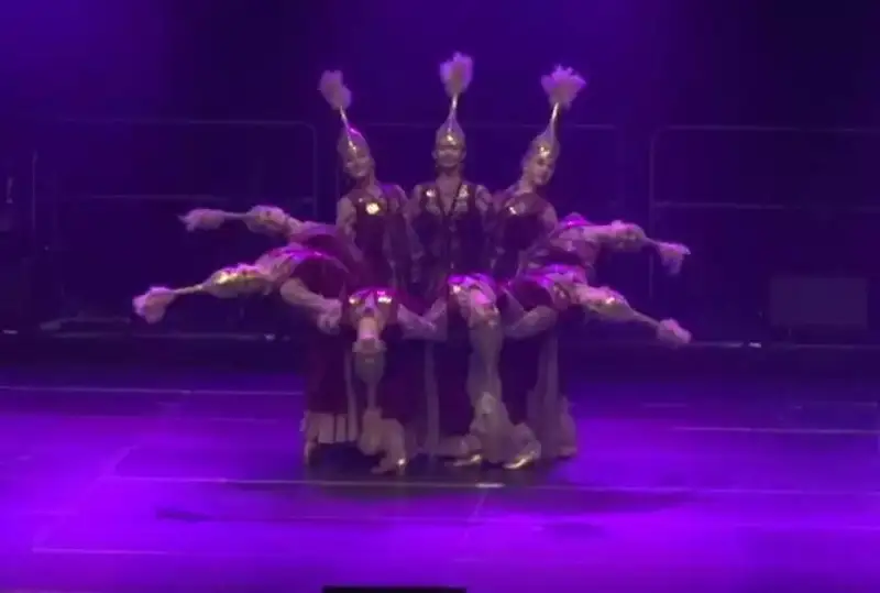 Бельгияда бўлиб ўтган Бутунжаҳон фольклор рақс фестивалида қозоқ ёшлари чиқиш қилди