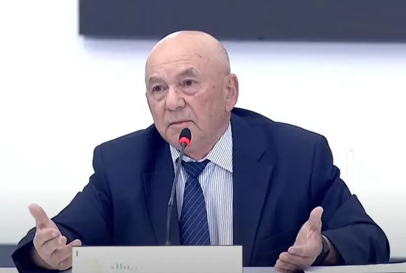 Qalanyń bas josparyna baǵynbaǵan qurylys kompanııalaryn jazalaý qajet - sáýletshi