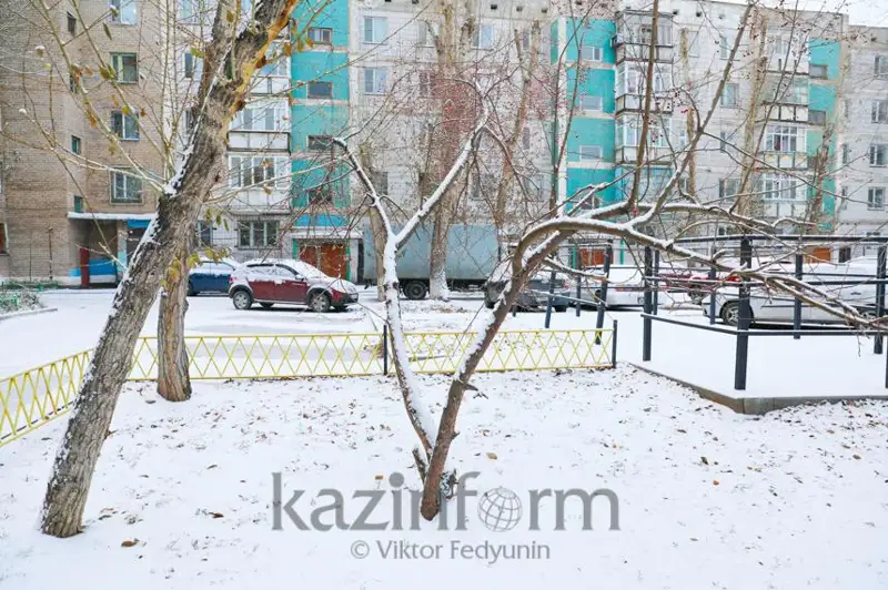 استانادا العاشقى قار: كوممۋنالدىق قىزمەتتەر قار كۇرەۋگە كىرىسىپ كەتتى - فوتو