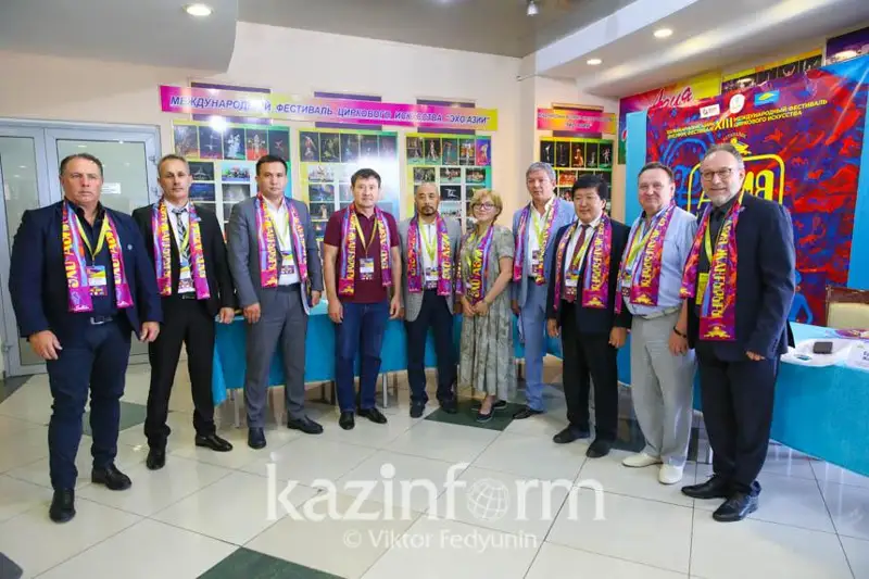 Артисты из 13 стран выступают на международном фестивале циркового искусства в столице