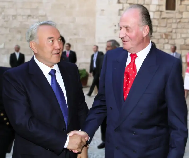 Состоялся телефонный разговор Елбасы и бывшего Короля Испании Хуана Карлоса I