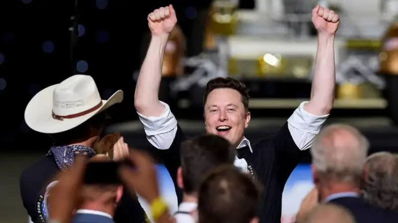 Forbes: Илон Маск дунёдаги энг бой одам