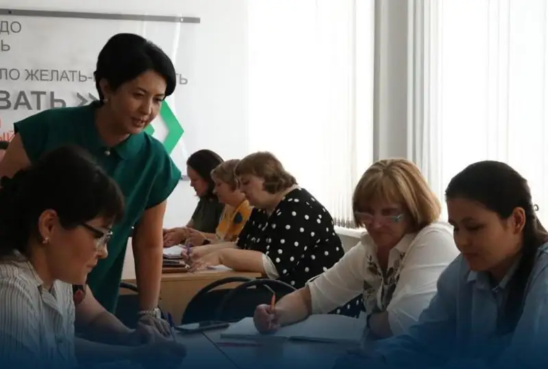 Қозоғистонда 18 мингдан ортиқ ўқитувчи бепул курсдан ўтди