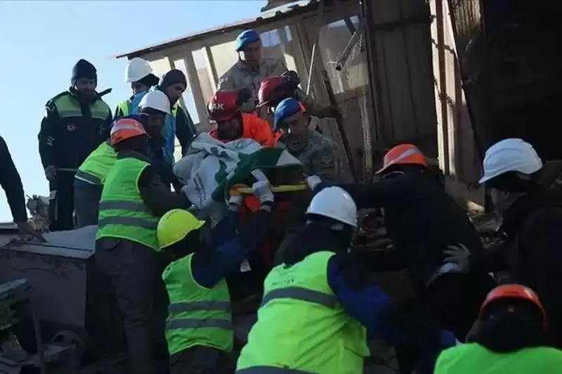 Туркиядаги зилзила оқибатида 7000 дан ортиқ одам ҳалок бўлди