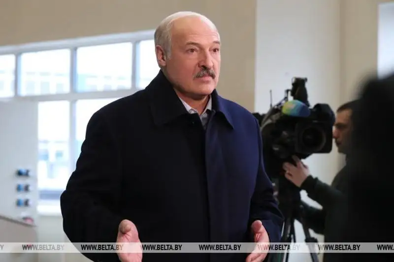 Kronavırýstan qalaı qorǵaný kerek: Aleksandr Lýkashenko keńes berdi