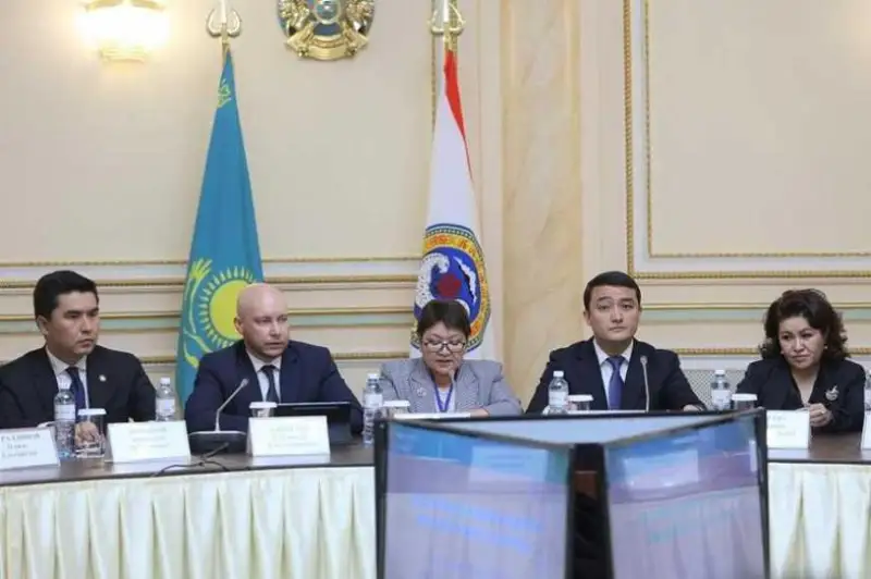 الماتىدا ءماسليحات پەن تۇراقتى كوميسسيالاردىڭ ءتوراعالارى سايلاندى