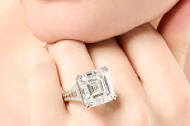 Австралияда энг катта гавҳар тош ким ошди савдосида 1,2 миллион долларга сотилди