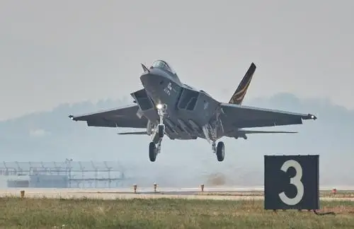 韩自研超音速战机KF-21二号机试飞成功
