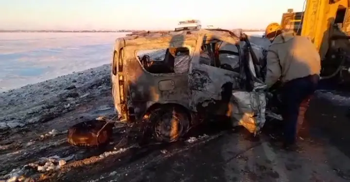 Ақтөбеде жол апаты кезінде 3 бала тірідей жанып кетті