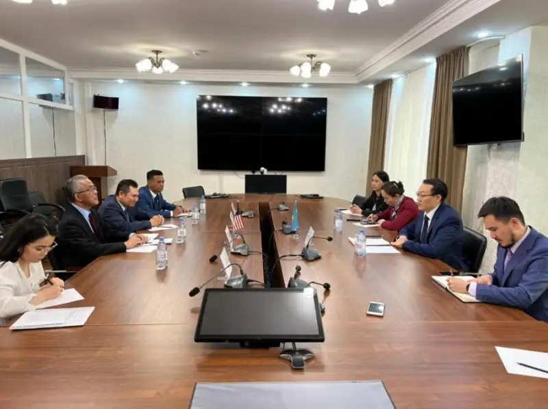 贸易部副部长会见马来西亚副外长