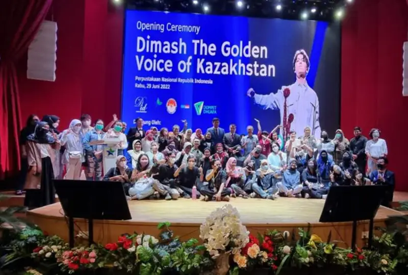 Выставку о Димаше Кудайбергене устроили в Индонезии