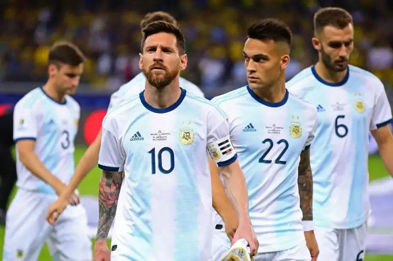 فۋتبولدان ءا چ: ارگەنتينا العاشقى ويىنىن وتكىزەدى