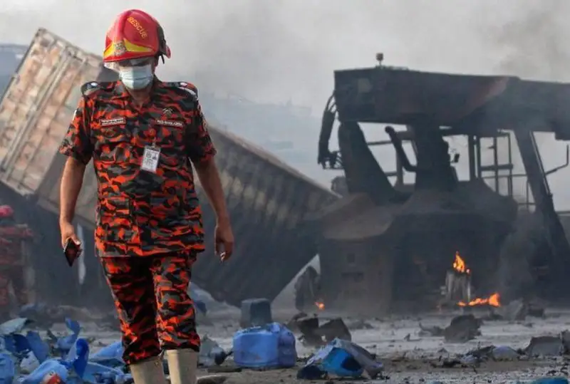 Бангладешда омборхона портлаши оқибатида 50 га яқин киши ҳалок бўлди