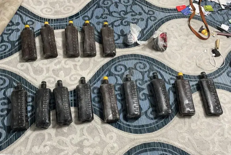 اقتاۋدا يراننان كەلگەن ايەلدىڭ پاتەرىنەن 40 ك گ جۋىق ەسىرتكى تابىلدى